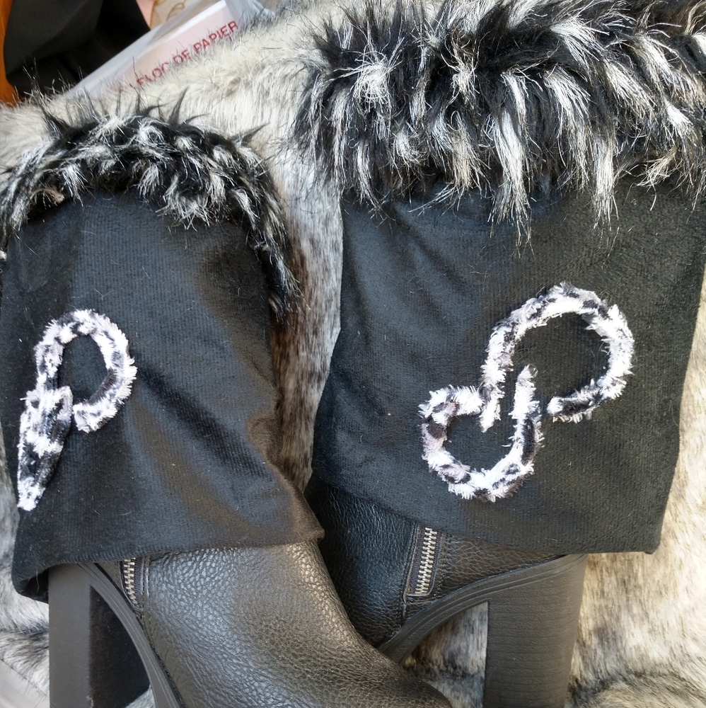 Hugs Posh Boot Covers on black